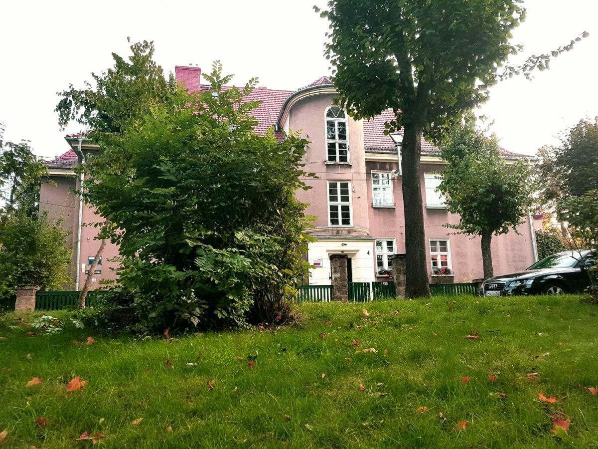 Slowianska 4 *